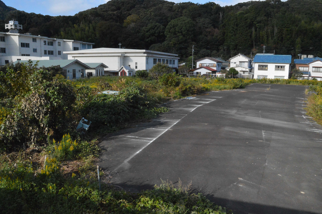 事業の執行延期が決まった市役所新庁舎建設予定地=下田市河内