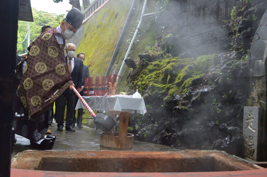 伊豆山復興と温泉永続祈願 熱海・走り湯神社で例大祭｜あなたの静岡新聞