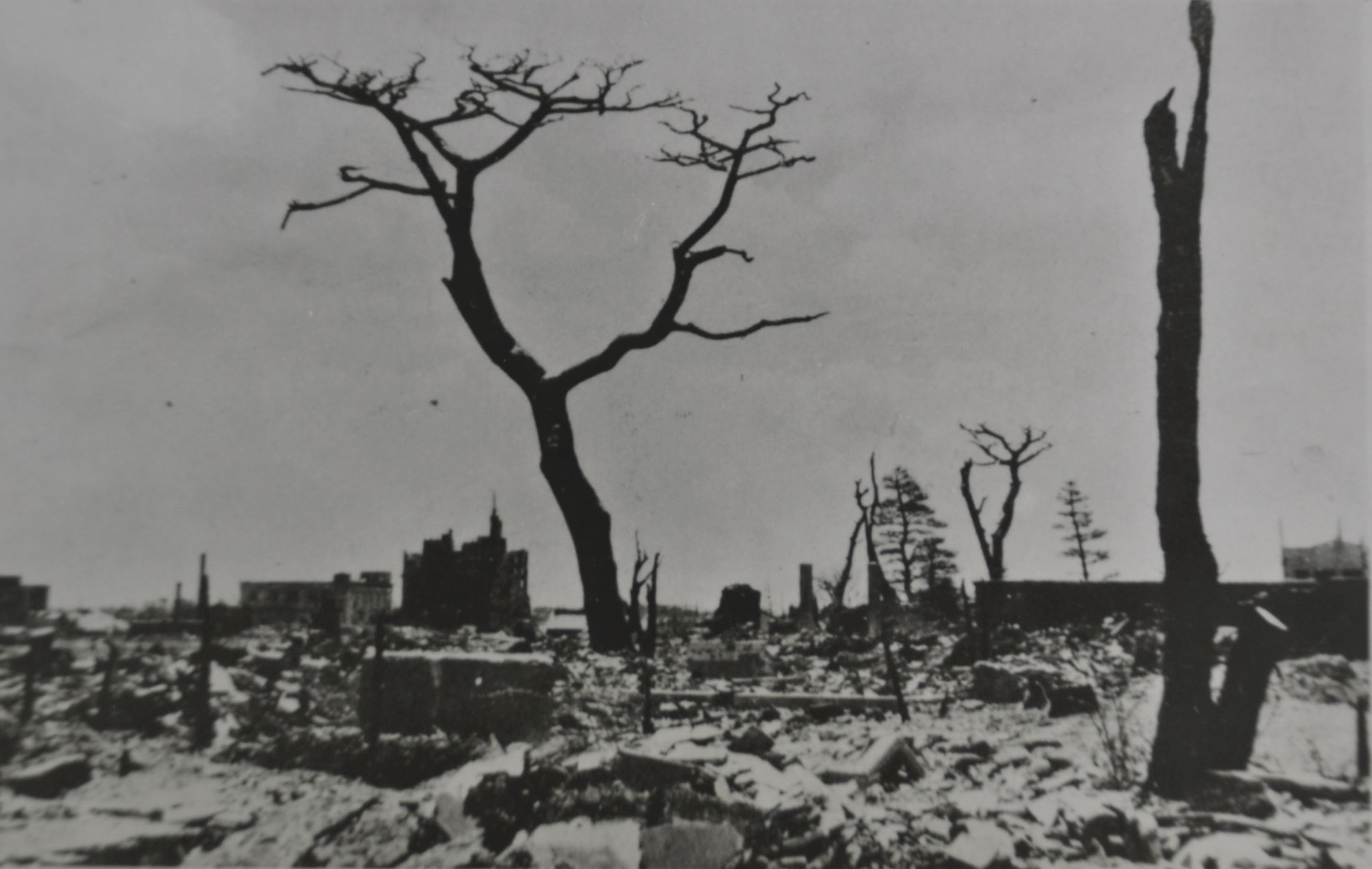 浜松　焼夷弾による空襲で焼け野原になった浜松市街地＝１９４５年６月１８日（市立中央図書館所蔵）