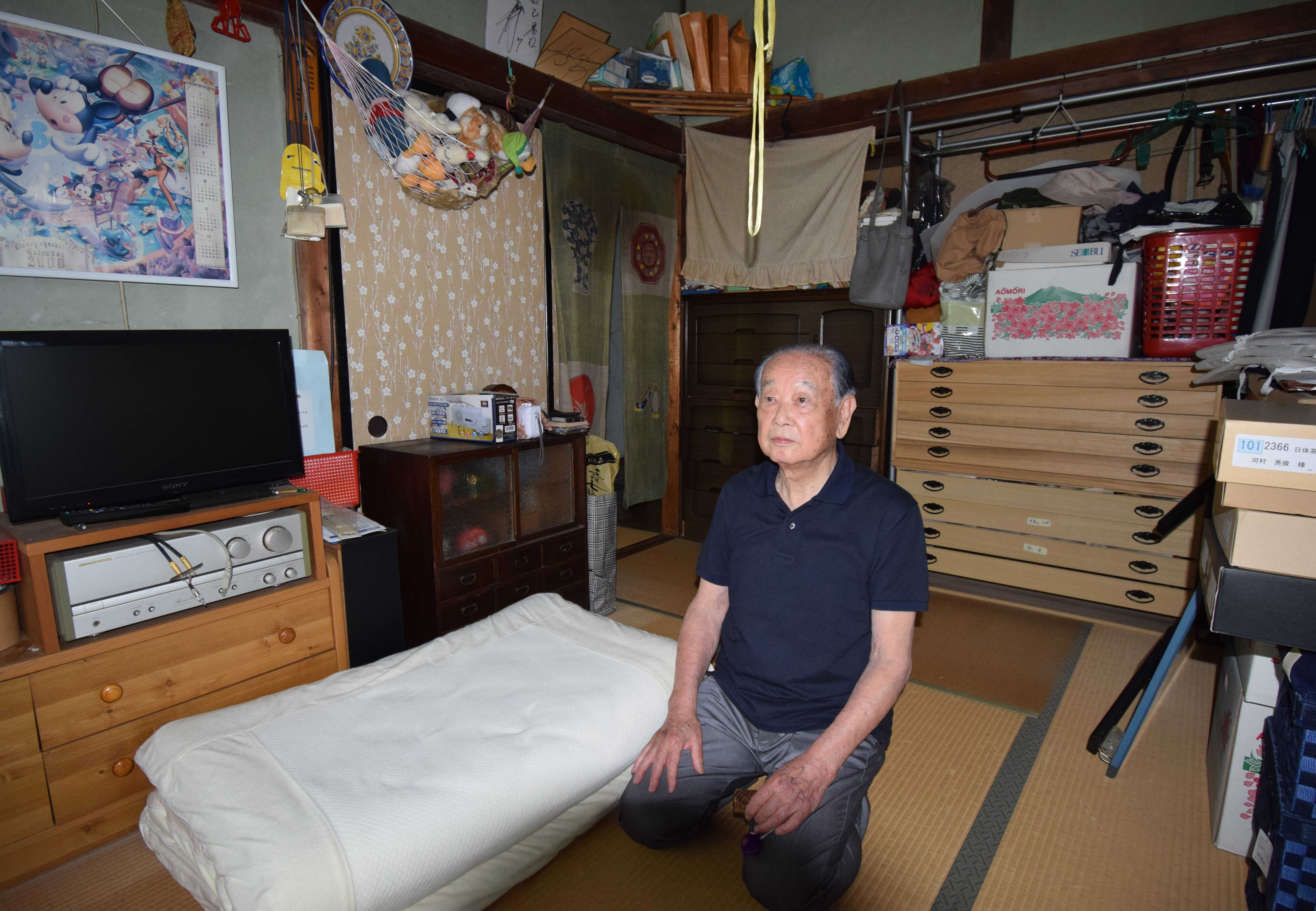 浜松大空襲のあった１９４５年６月１８日、遠藤隆久さんが寝ていた部屋。飛び起きて学生服に着替え、防空壕へ逃げ込んだ＝６月上旬、浜松市中区中沢町 