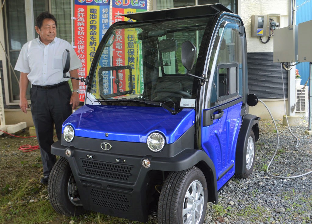 太陽光発電利用 １人乗り超小型ｅｖ 浜松のサインクリエイト開発 あなたの静岡新聞