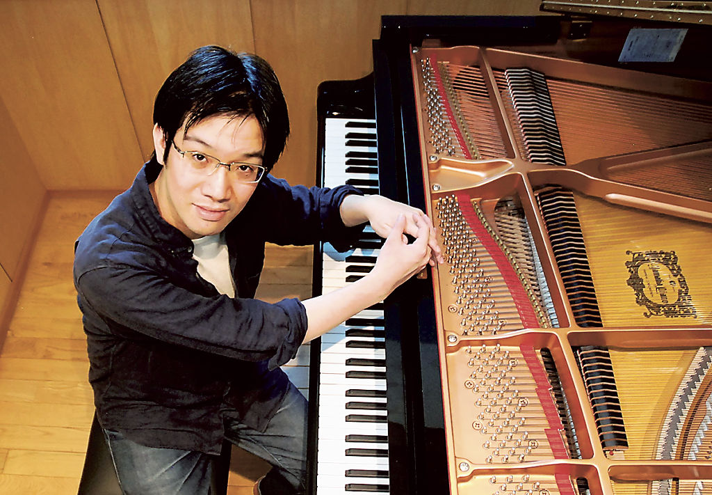 アクトシティ浜松でピアノリサイタルを予定する今田篤。シューマンをはじめ多くの作曲家を取り上げる＝掛川市