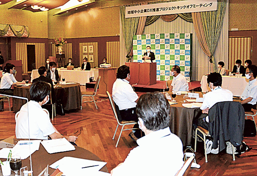 参加団体が現状や目的を共有した地域中小企業ＤＸ推進プロジェクトの初会合＝１９日午後、掛川市内