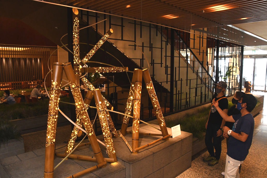 幻想的な雰囲気を演出する竹あかり＝静岡市葵区のホテルアソシア静岡