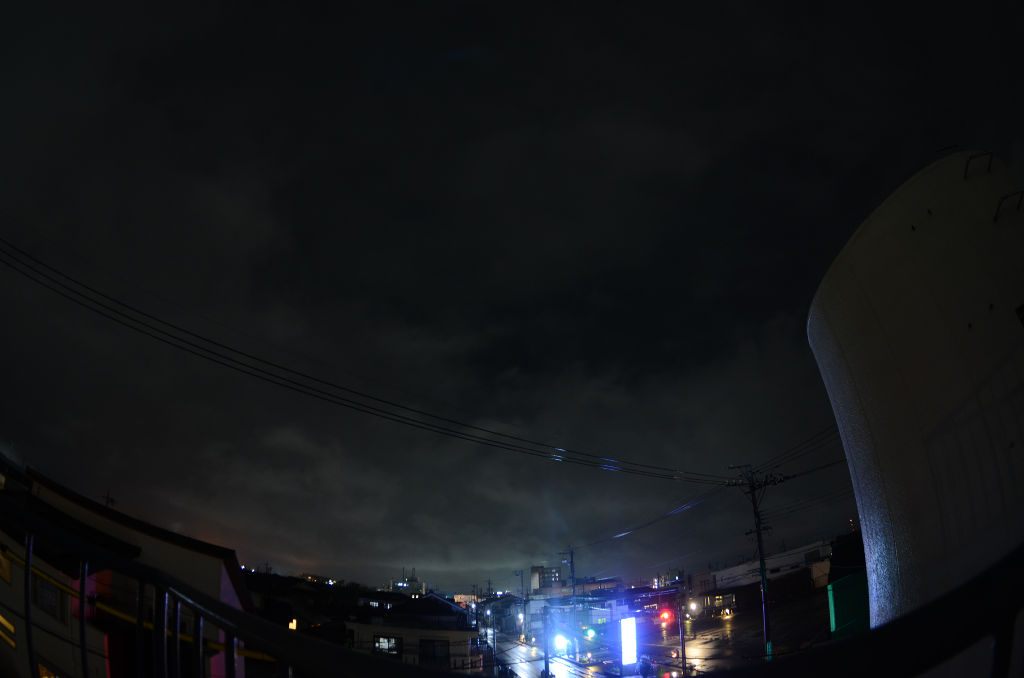 通常の空＝２６日午後１０時１１分、浜松市浜北区（１秒間露光）