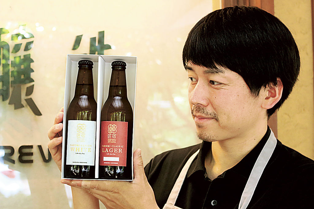 静岡醸造が販売を始める初の瓶入りビール＝静岡市駿河区