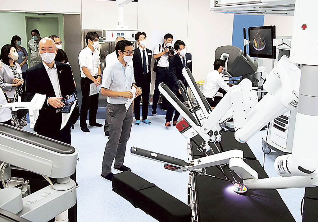 手術支援ロボットを導入した手術室＝磐田市立総合病院
