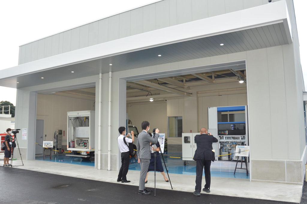 トキコシステムソリューションズが開設した水素先端技術センター＝２日午後、掛川市淡陽