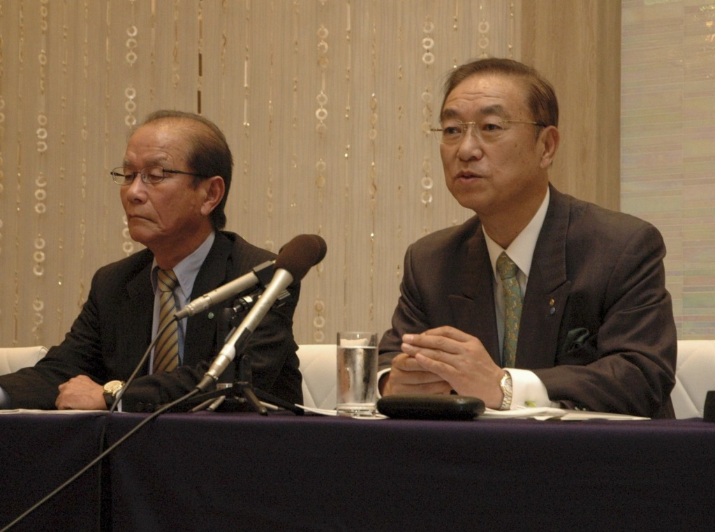 ＴＯＫＡＩとビック東海、持ち株会社で経営統合。右が鴇田ＴＯＫＡＩ会長、左はビック東海早川社長