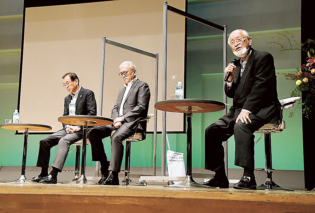 経済団体トップが事業承継推進の方策について意見交換したフォーラム＝２２日午後、静岡市葵区