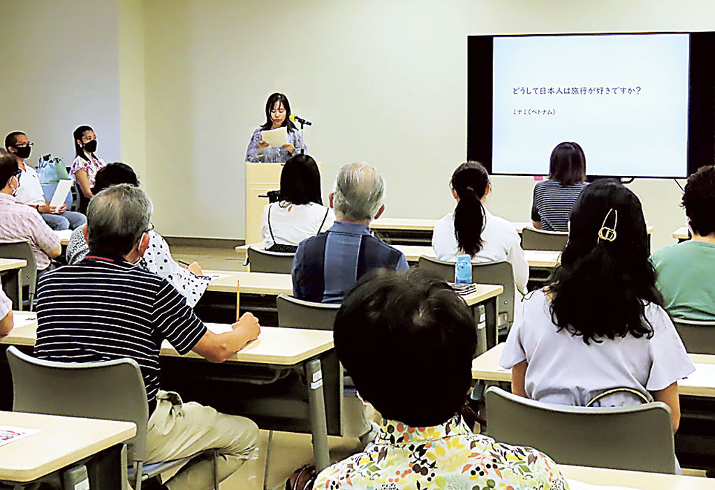 日本語を学んだ成果を披露した発表会＝浜松市西区の市外国人学習支援センター