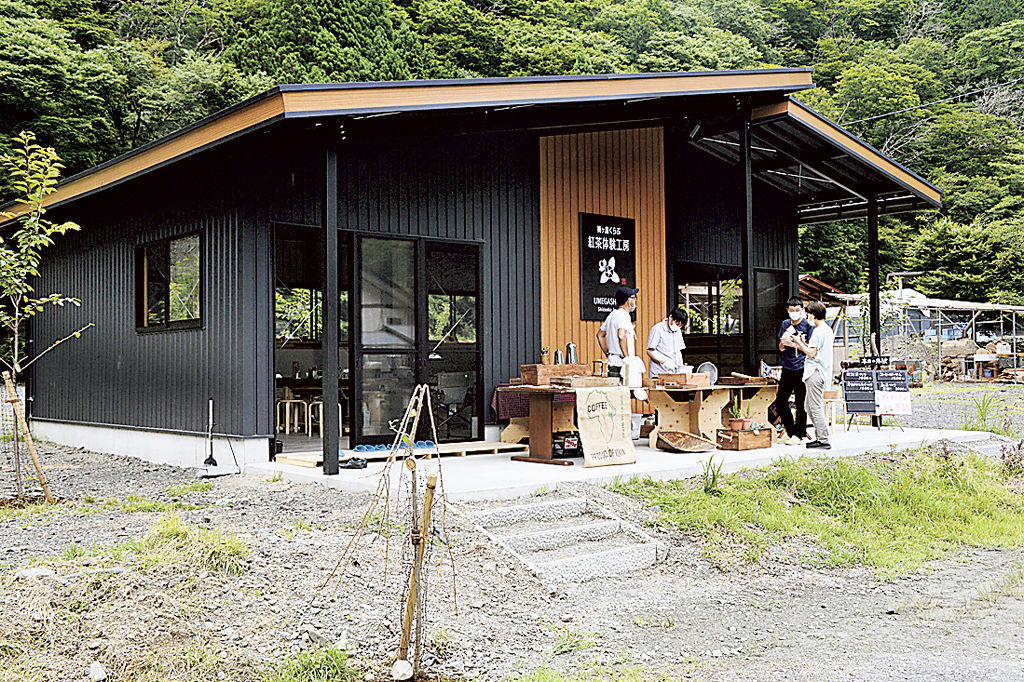 紅茶体験工房の外観。土日に営業する＝静岡市葵区梅ケ島