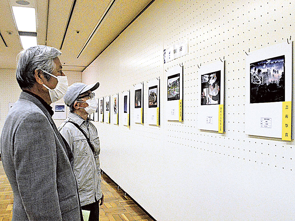 個性豊かな作品が並ぶ写真展＝静岡市役所市民ギャラリー