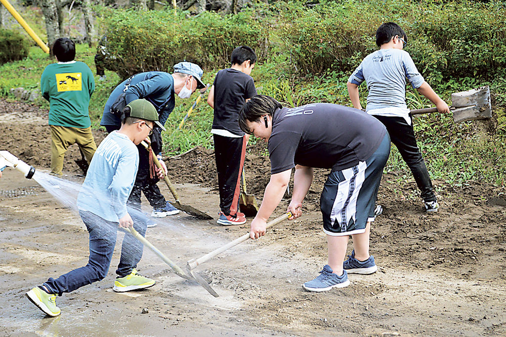 小学生が台風被災地を清掃 静岡 清水区西里 課外活動の縁で あなたの静岡新聞
