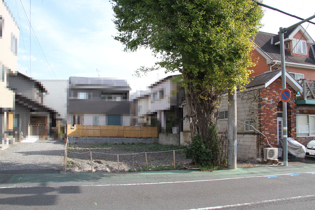 「ごみ」だけでなく、建物などが跡形も無くなった現場＝２０２２年１１月、静岡市駿河区新川（画像の一部を加工しています）