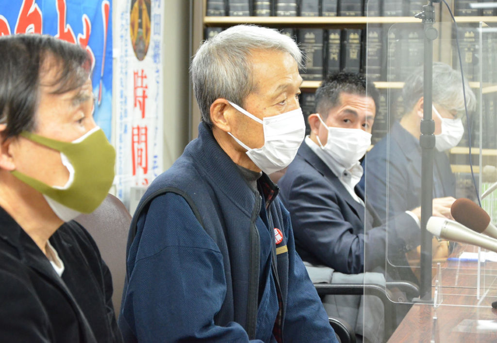 会見で高検の即時抗告は取り下げられるべきだと訴える袴田巌さんの支援者たち＝９日午後、東京都内