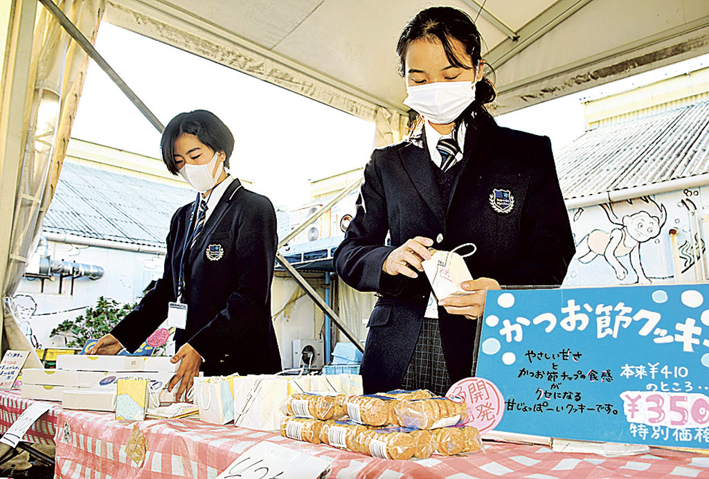焼津水産高生“社員”がイベント さかなセンターで缶詰など販売｜あなたの静岡新聞 - あなたの静岡新聞