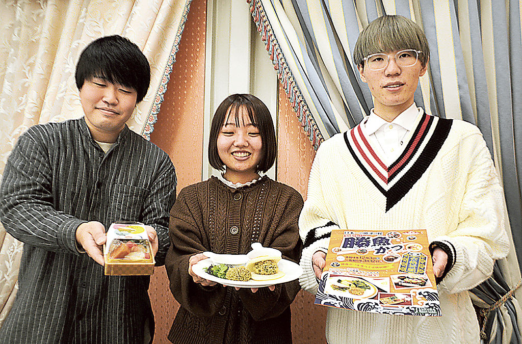 料理を紹介する学生たち＝静岡市葵区の中島屋グランドホテル