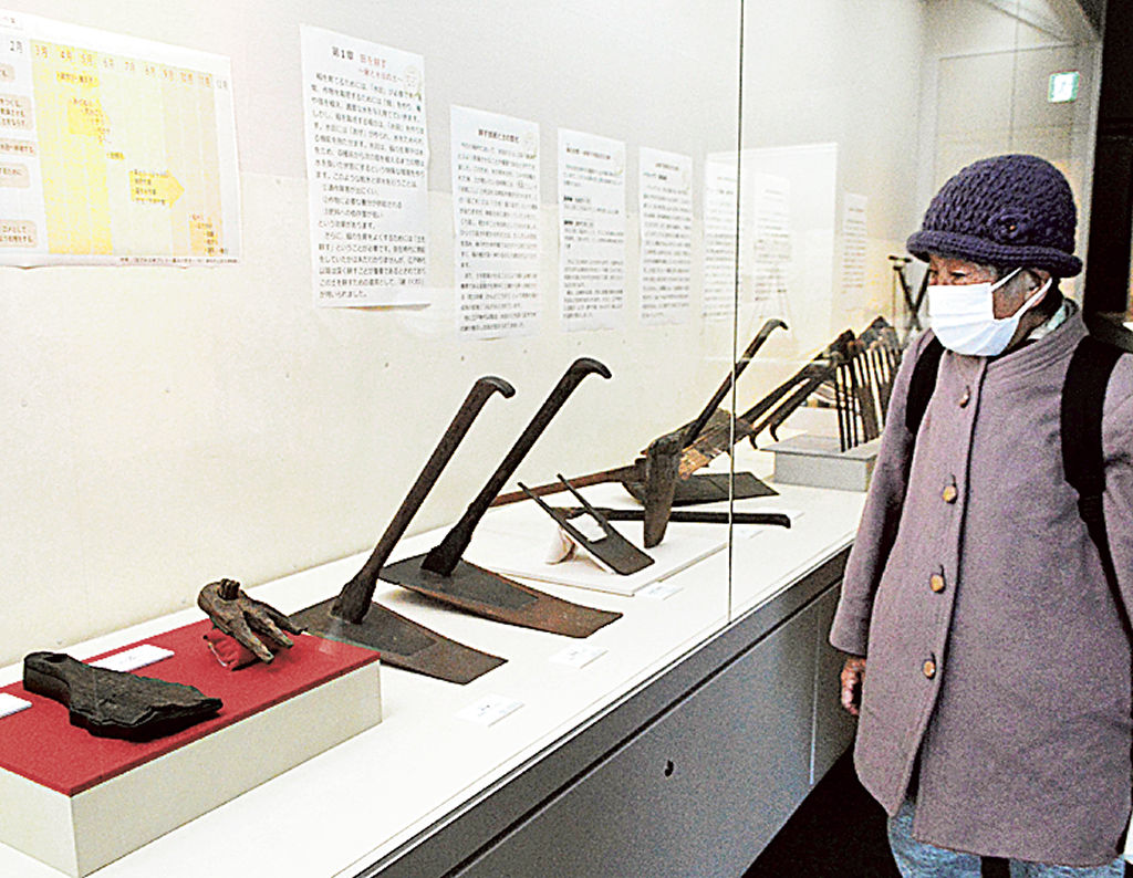 近現代の農具を紹介する企画展＝静岡市駿河区の登呂博物館