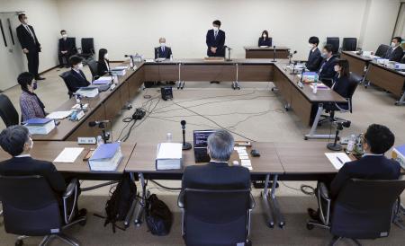 名古屋刑務所での暴行問題を巡り開かれた第三者委員会の初会合＝２０２２年１２月、法務省