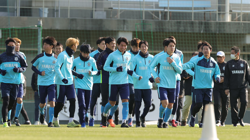 初練習でランニングをする磐田イレブン=ヤマハ大久保グラウンド(浜松総局・二神亨)