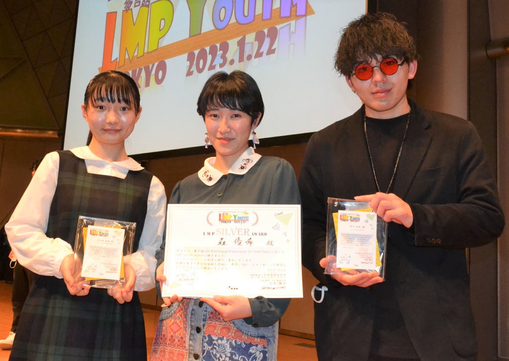 多言語で自由に考えを発表した（左から）小田木さん、森さん、市川さん＝東京・有明の東京ビッグサイト