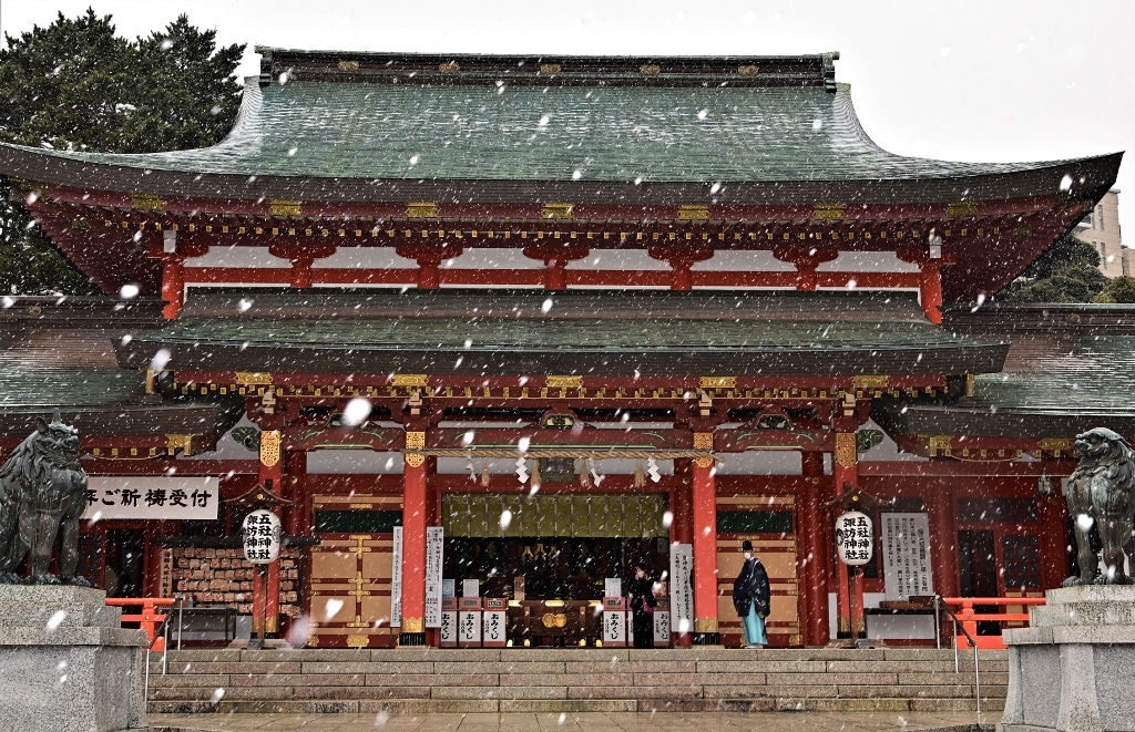 雪やみぞれが降った五社神社周辺＝２７日午前１１時３分、浜松市中区（浜松総局・二神亨）