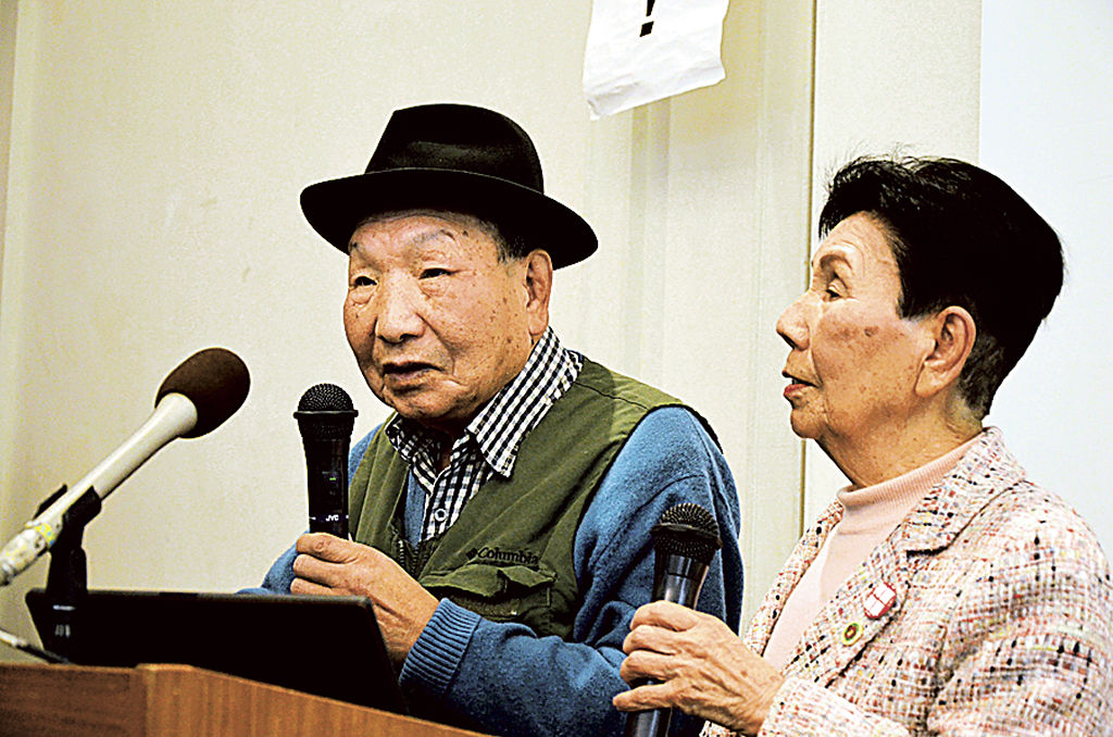 袴田巌さん（左）や姉ひで子さんも来場した集会＝２９日午後、静岡市清水区