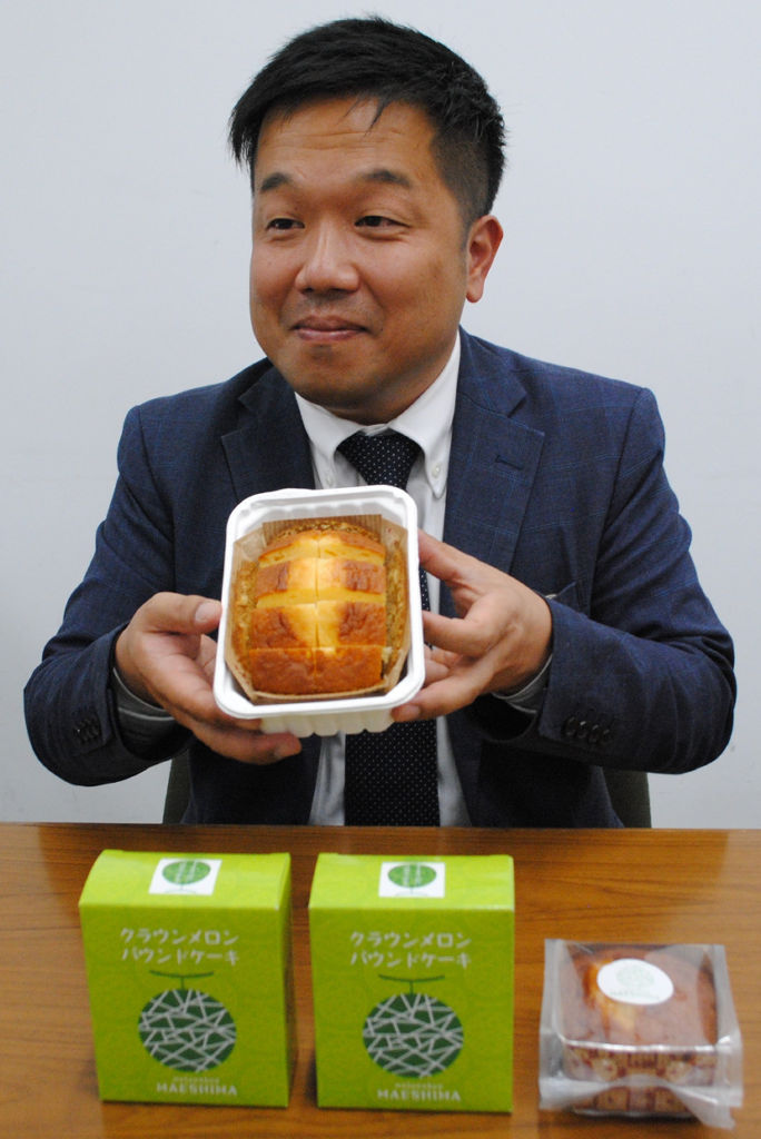 メロンショップマエシマが発売するクラウンメロンパウンドケーキ＝浜松市中区