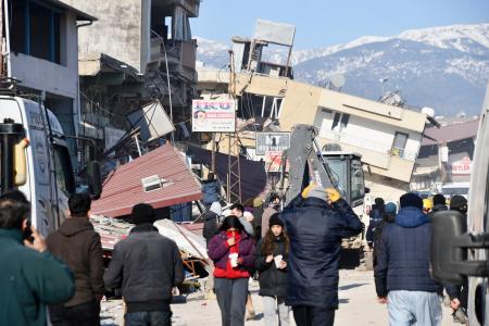 被災したトルコ南部アンタキヤの街並み＝１０日（共同）