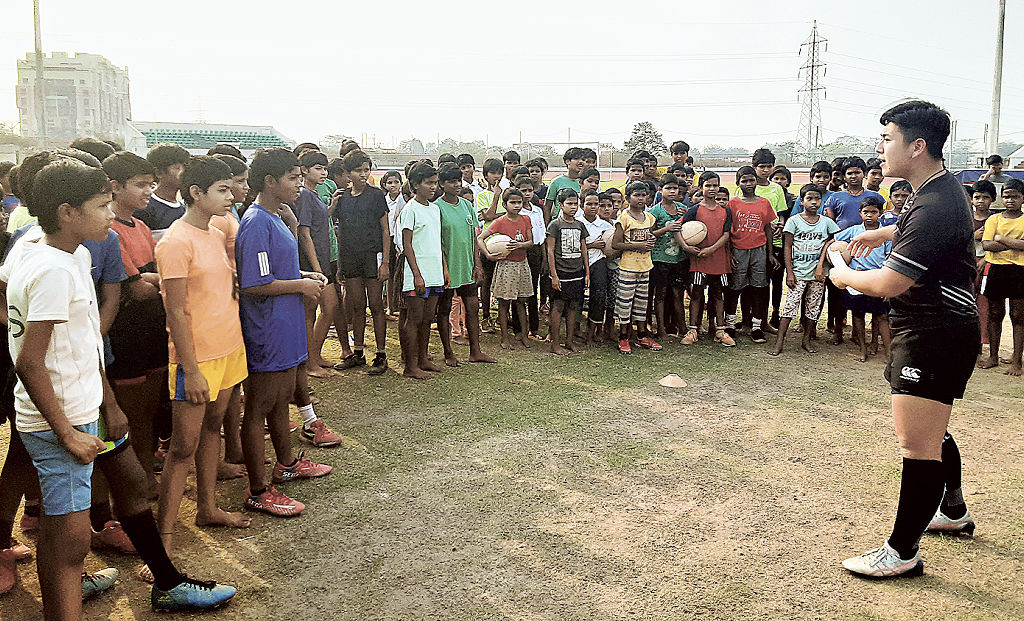 インドでラグビーを通じ交流した静岡聖光学院高の生徒ら（提供写真）