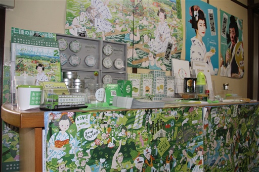 これまでに制作した島田市緑茶化計画の関連商品など＝島田市役所
