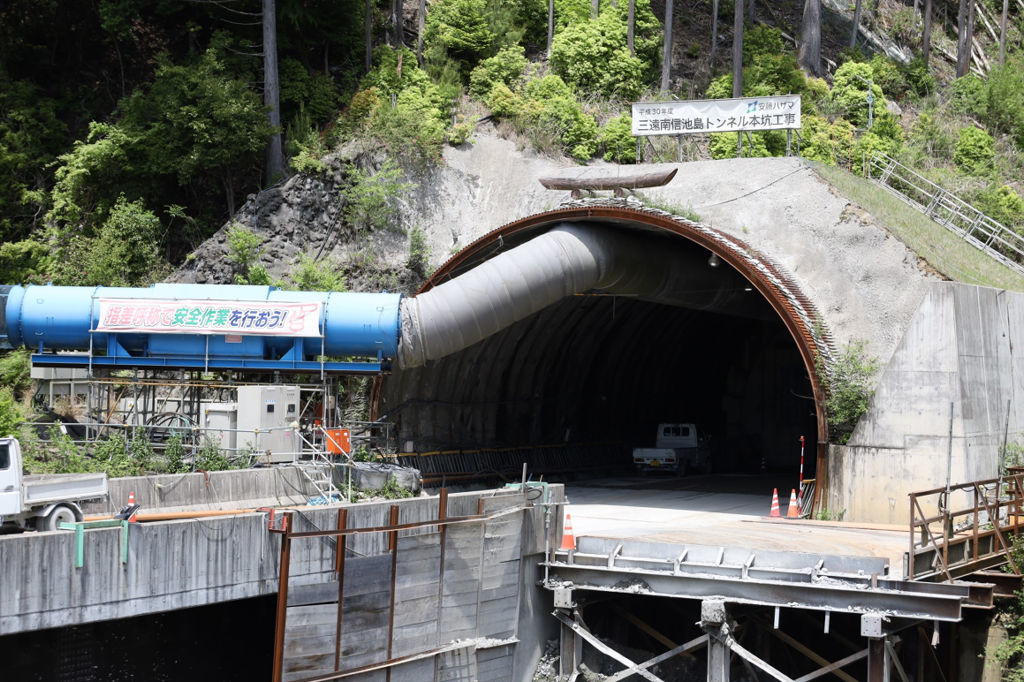 掘削率が９９％に達した青崩峠トンネル＝浜松市天竜区水窪町