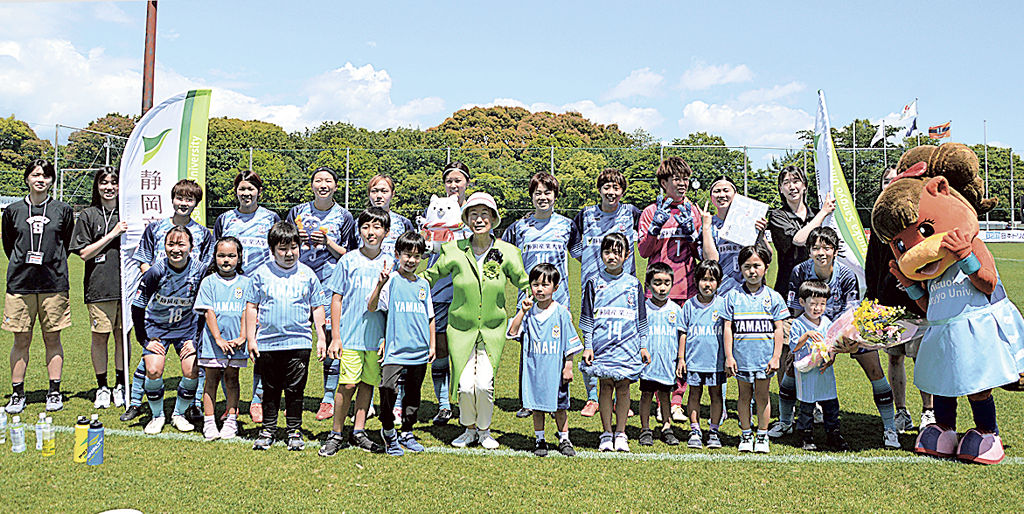 「静岡産業大学マッチデー」と銘打ち、試合の盛り上げに一役買った子どもたち