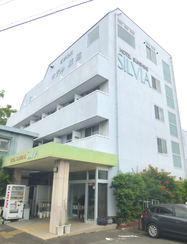 経営難を理由に閉業を決断したホテルシルビア＝６日午前、藤枝市稲川