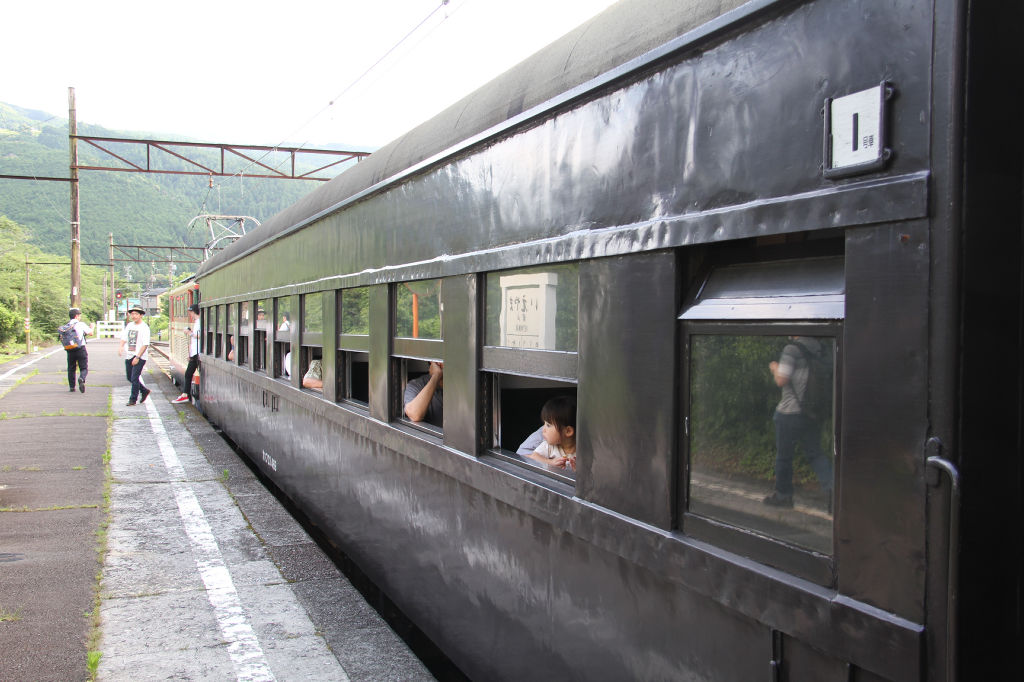 旧国鉄時代に活躍した客車＝大井川鉄道家山駅