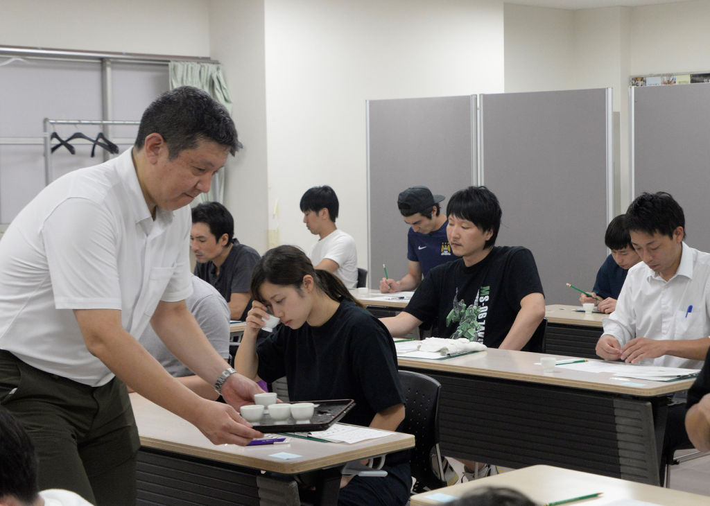 静岡市で開催された全国茶審査技術競技大会の予選