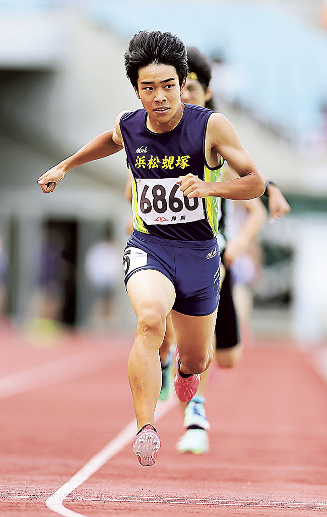 男子８００メートル決勝　２分０秒６１で優勝した神谷幌＝エコパスタジアム