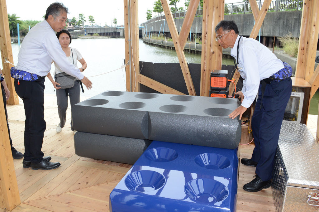 清水建設 「水上建築」浜松で実験 ブロック浮体使用 あずまや公開