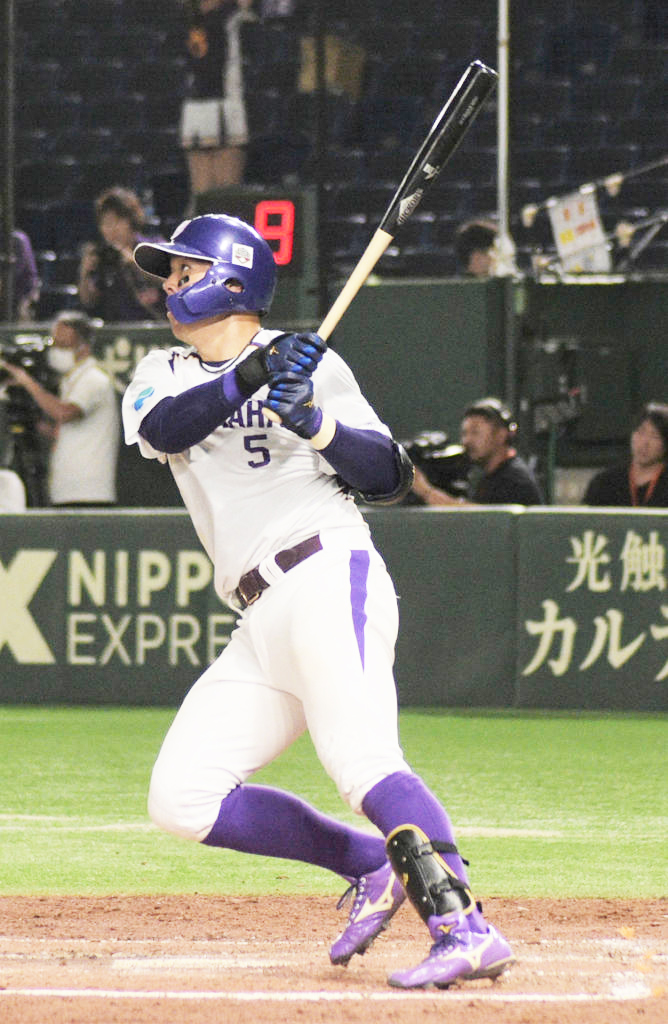 ヤマハ－ＪＲ東日本東北４回表ヤマハ２死三塁、網谷が２点本塁打を放つ＝東京ドーム