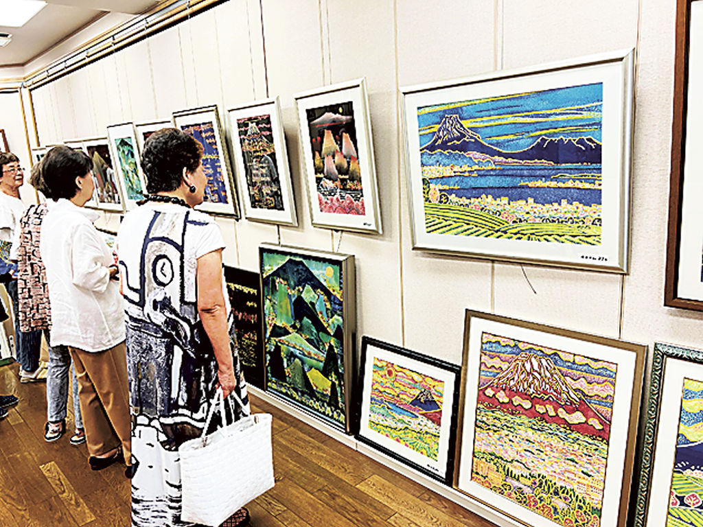 太田さんの米寿を記念した個展＝富士市のアフトギャラリー