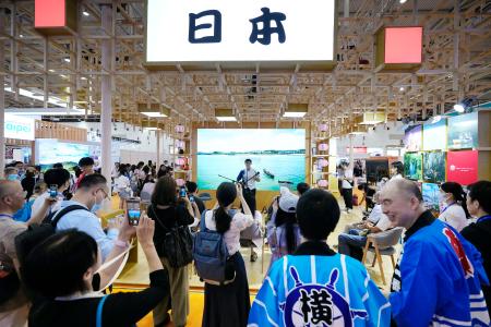 北京で開かれた国際旅行博覧会に出展した日本政府観光局のＰＲブース＝６月（共同）