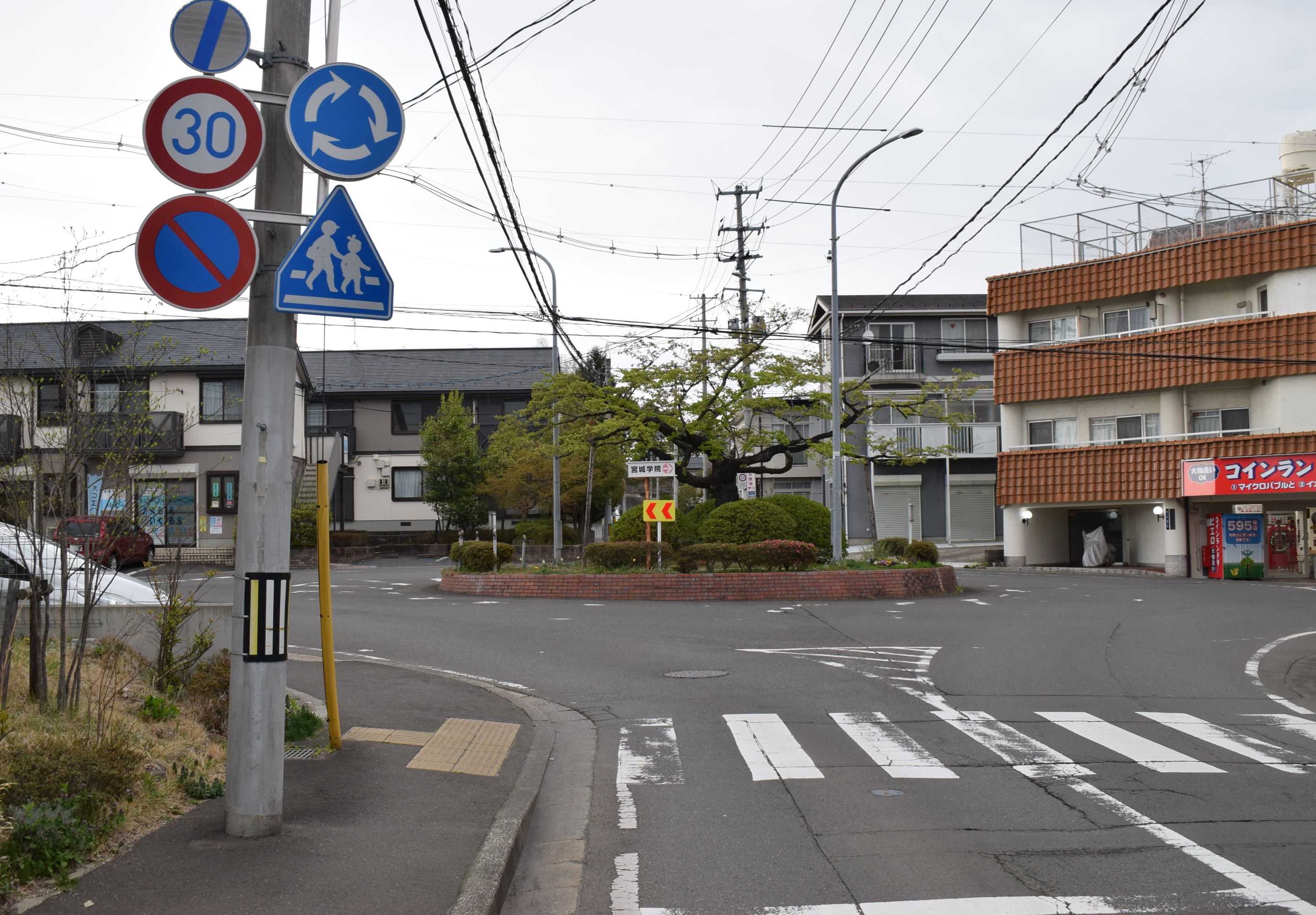 進入時のトラブルが多い仙台市青葉区桜ケ丘の環状交差点