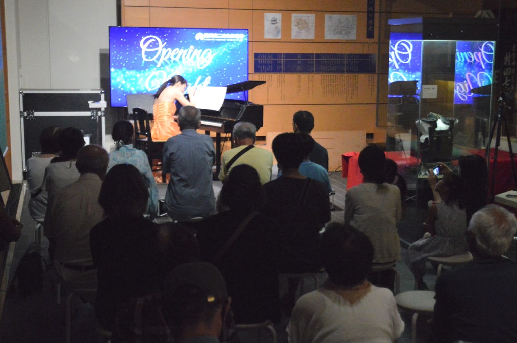 ピアノのコンサートが行われたオープニングナイト＝掛川市掛川の市二の丸美術館