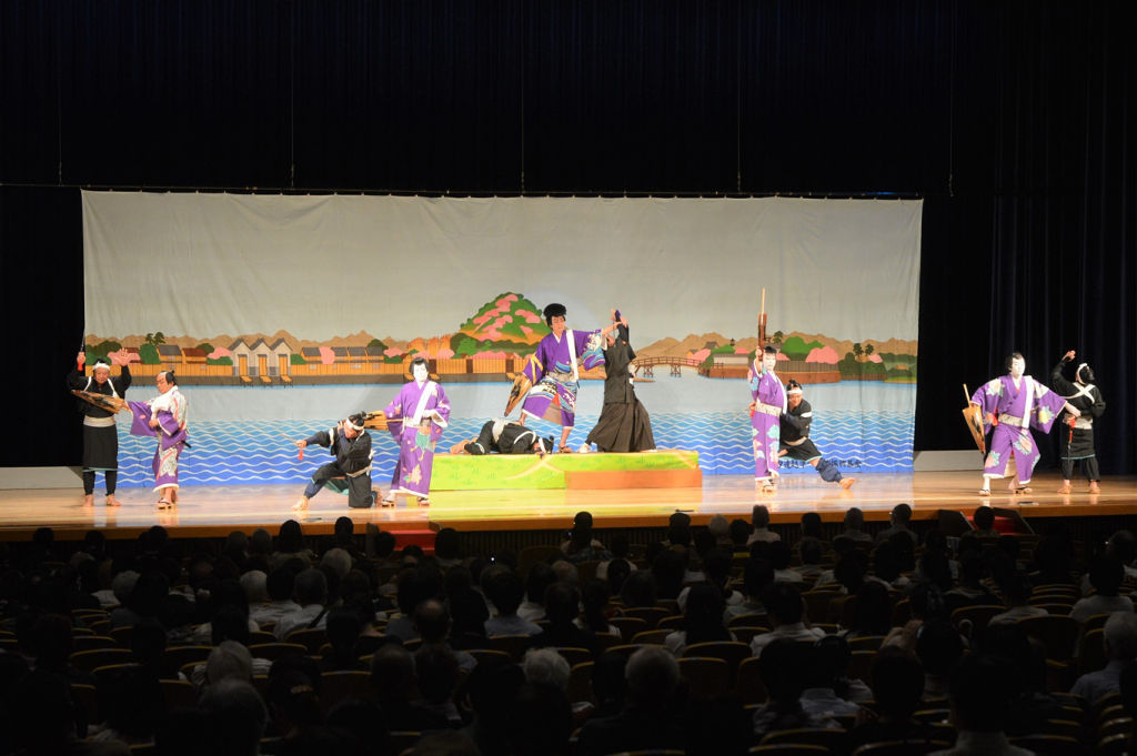 「日本の郷土芸能大祭」で披露された横尾歌舞伎＝３日午後、都内