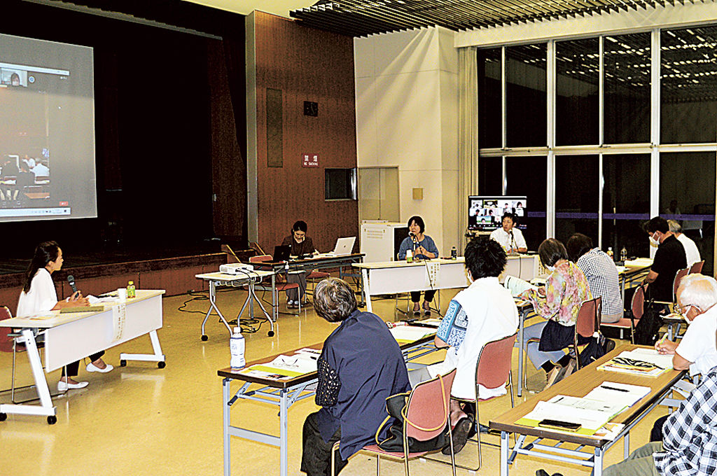 地域活動に取り組む人材育成を目的にしたコミュニティカレッジの初回講座＝静岡市葵区の市民文化会館
