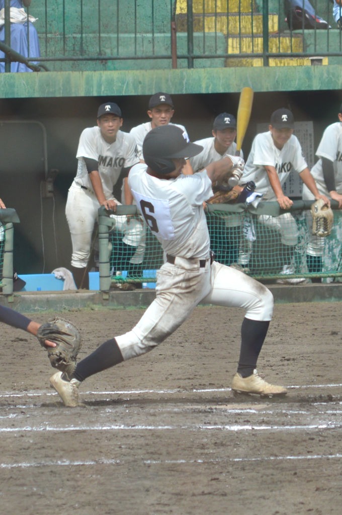 浜松工－富士市立　七回表、二死満塁で二塁適時打を放った清水大＝掛川球場