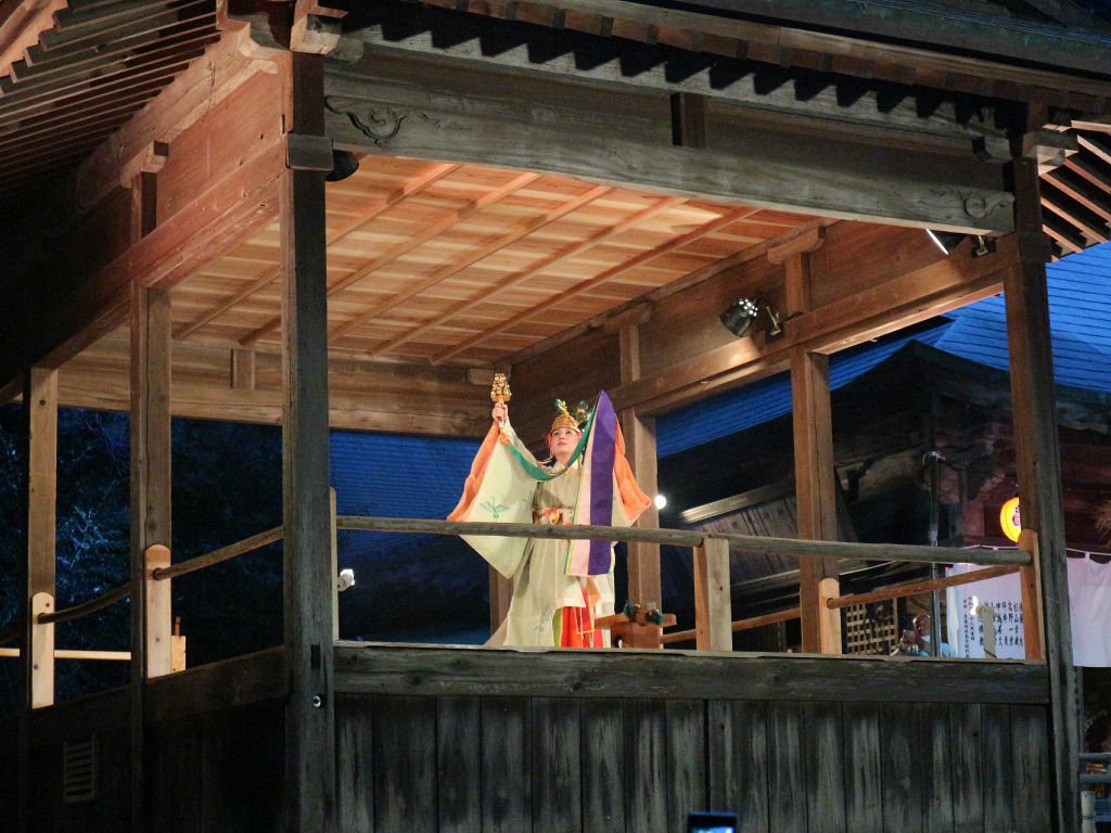 神前神楽を奉納した創建１９００年祭＝静岡市清水区の草薙神社