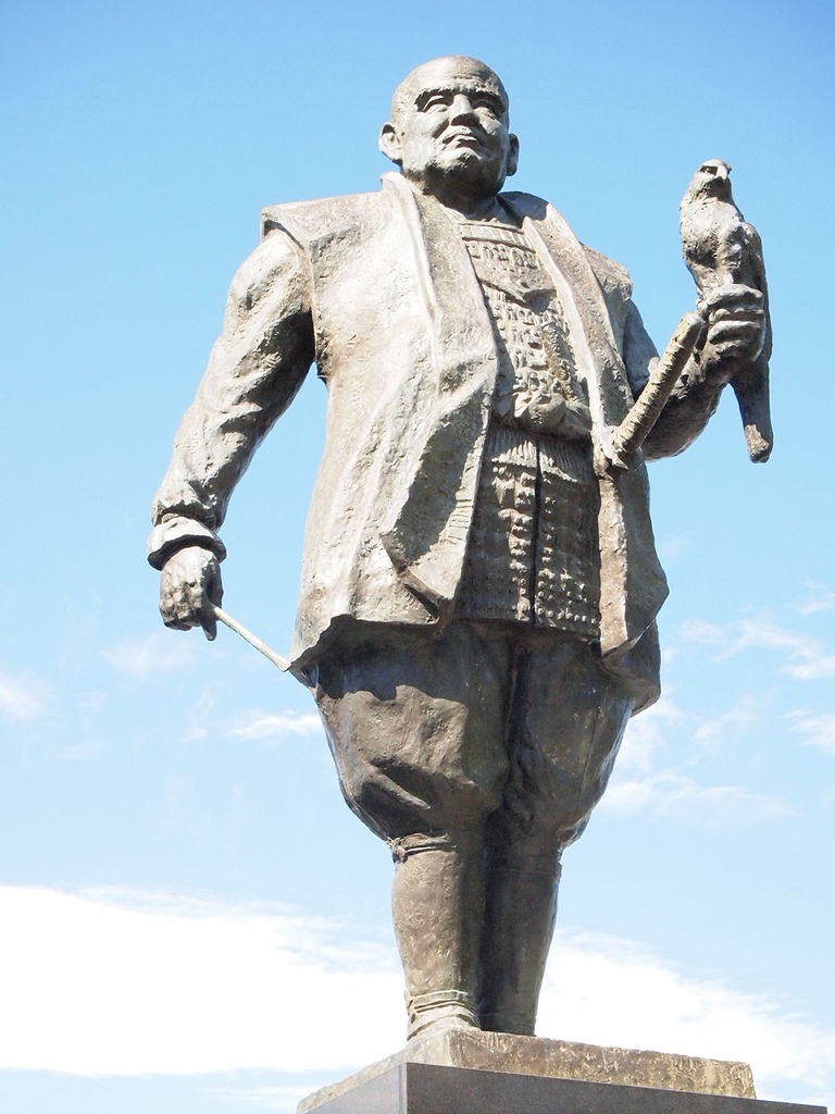 駿府城公園（静岡市）の「徳川家康公之像」。１９７３年建立。堤達男作。像高は３．５メートル
