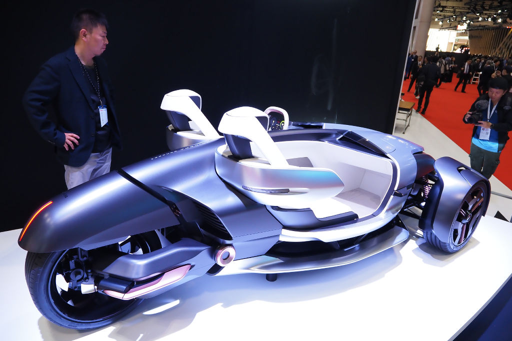 ヤマハ発動機が世界初公開したフルオープン型電動三輪のコンセプトモデル「トライセラ」